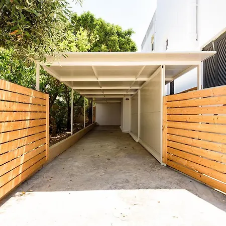 Ragoussis Beachfront House شقة